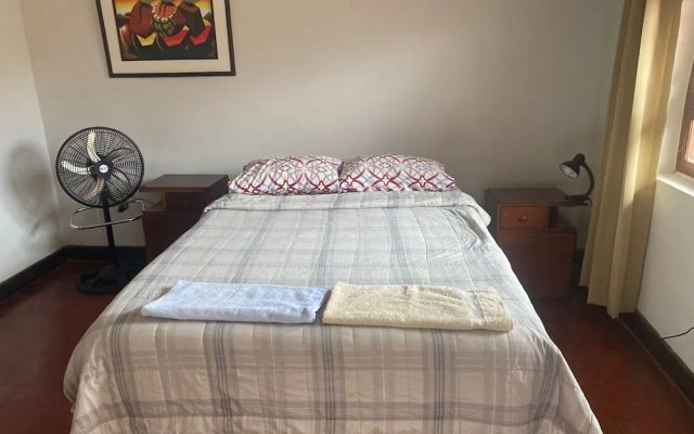 Habitación matrimonial referencial del nivel intermedio